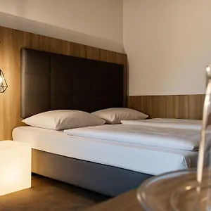 Hotel Plaza Hotel&living Frankfurt, Francoforte sul Meno